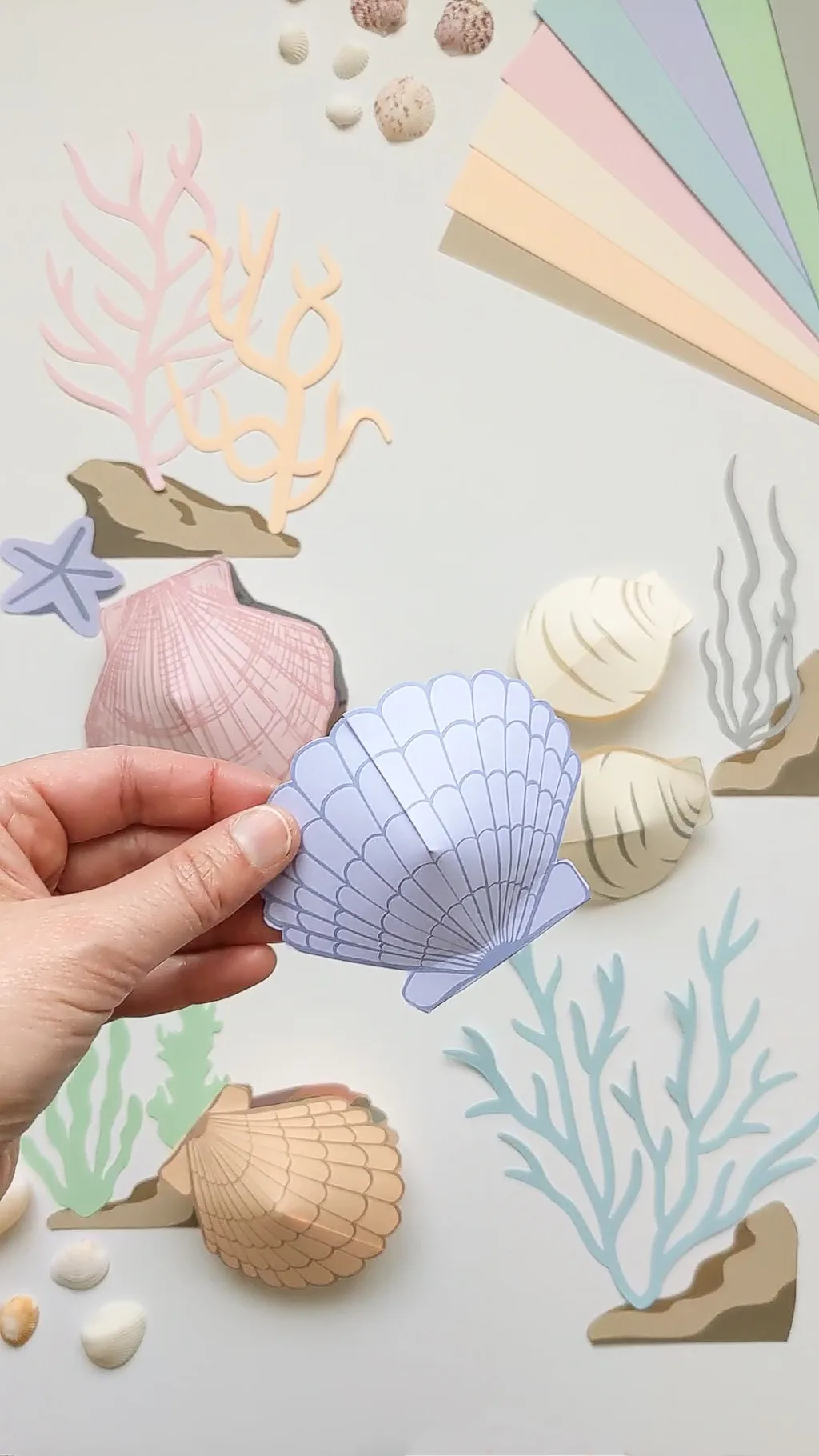 These fun crafts with seashells are perfect for summer!
