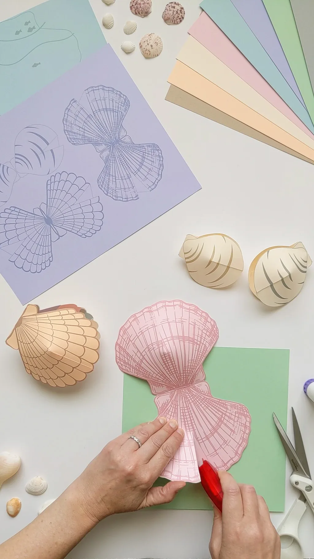 Cute DIY paper seashells summer craft for kids - Merriment Design