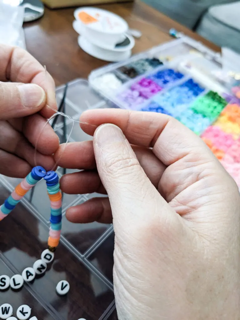 How to tie DIY friendship bead bracelets - tutorial
