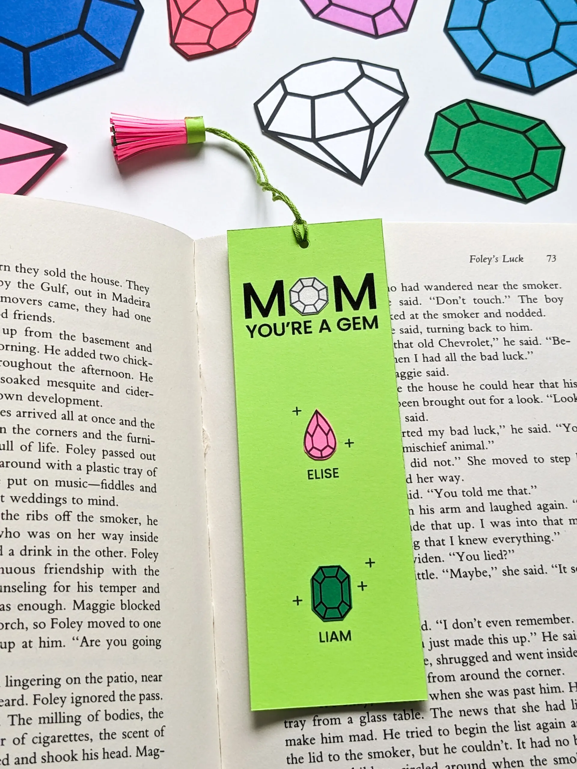 'Mom, You're A Gem' printable DIY bookmark idea with a book