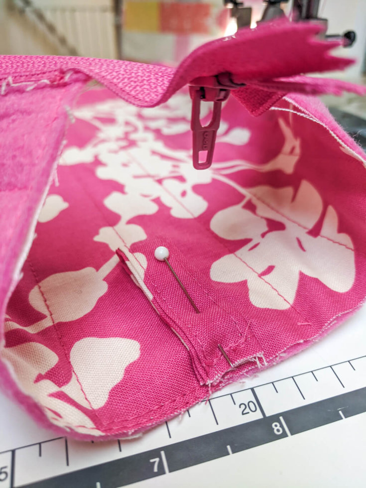 Easy pencil case sewing pattern free tutorial with zipper for beginners ...