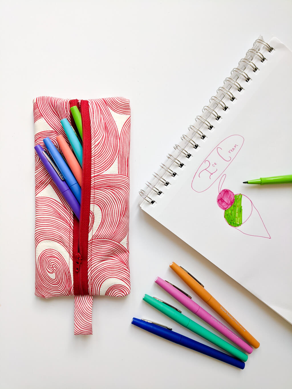 Easy pencil case sewing pattern free tutorial with zipper for