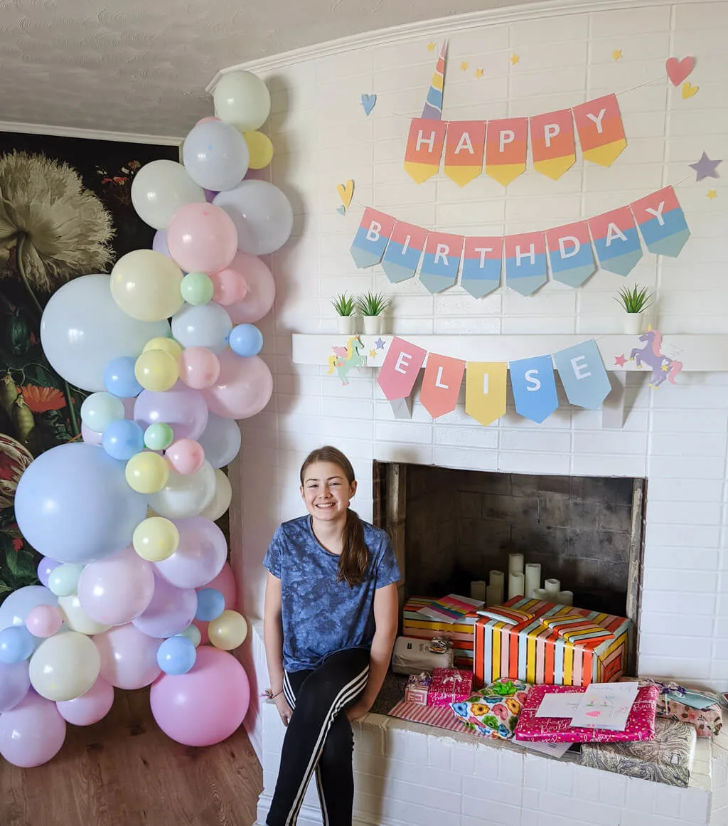 A Fun Way to Decorate Balloons!  Pretty balloons, Party balloons, Party  decorations