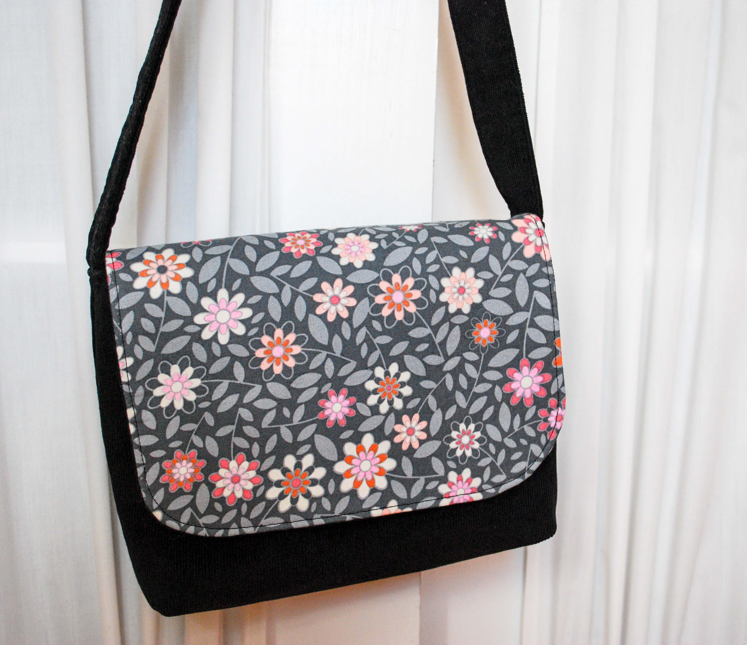 Kid-sized Messenger Bag Free Pattern and Sewing Tutorial - Merriment Design