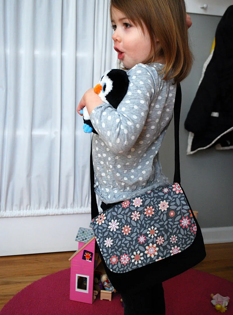 Free Kid-Sized Messenger Bag Sewing Pattern and Tutorial