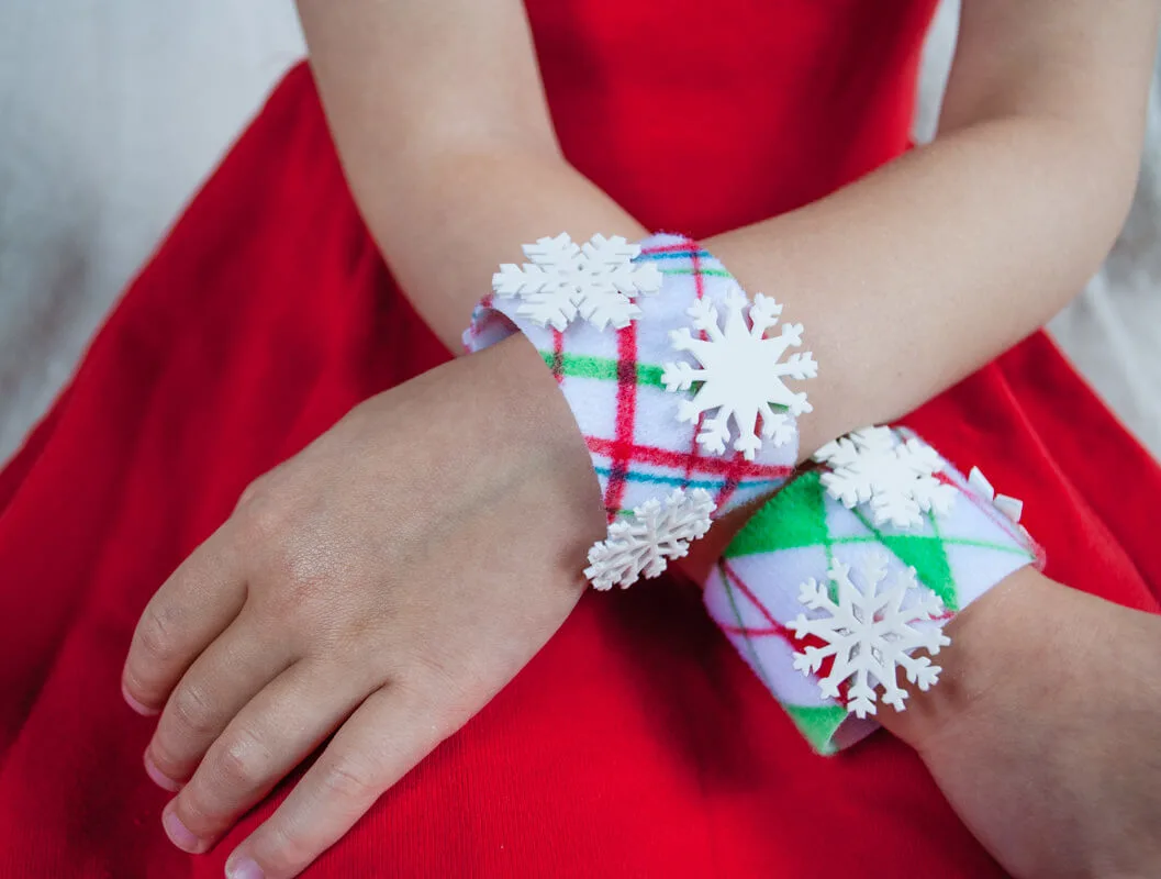 Beaded Christmas Bracelet Craft For Kids | Christmas jewelry diy, Kids  bracelet craft, Kids christmas