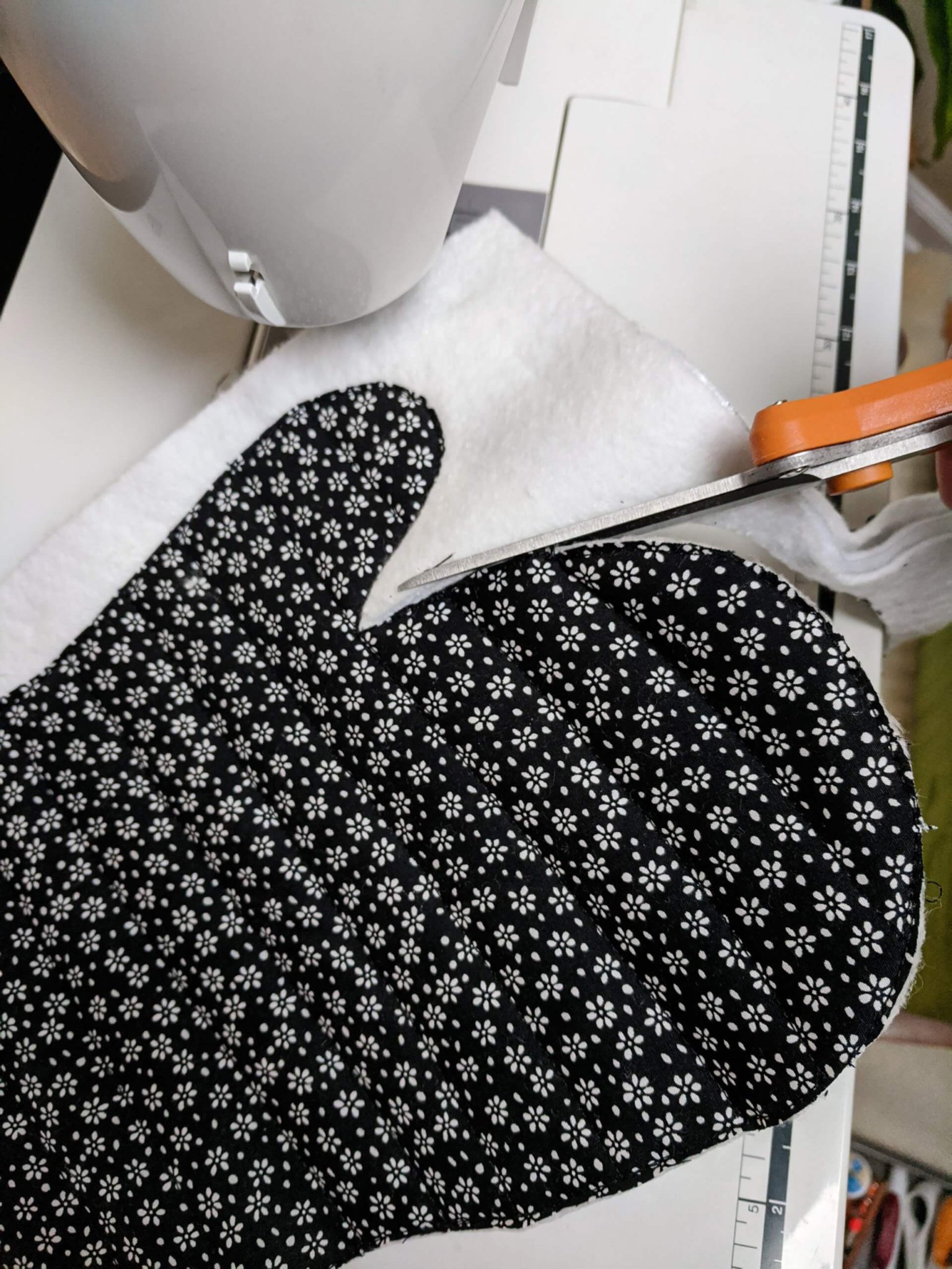 Oven mitt free sewing pattern Merriment Design