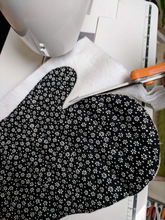 Oven mitt free sewing pattern - Merriment Design